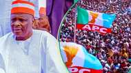 Kano LG poll: Heavy blow for APC as over 900 members decamp to NNPP, details emerge