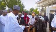 Gwamna Zulum ya yiwa wani likita Bayarbe kyautar mota da biyansa kudi N13.9m
