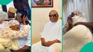 Man surprises mum with Saheed Osupa on her birthday, her reaction triggers debate: “She wan kiss am”
