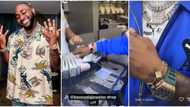 "The money is unlimited": Davido brags as 'oyinbo' jeweller hails him for paying cash for new accessories