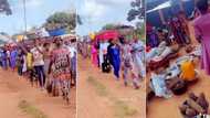 "This lady must be special": Villagers line up on road with bride price for pretty woman, video trends
