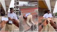 Please help me to spell: Security man gets instant money for helping stranger, opens his mouth in video