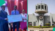University of Ibadan best student in veterinary microbiology awarded $250 prize, photo emerges