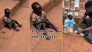 Man sees little girl looking sad and unkempt by the roadside, buys her food in touching video