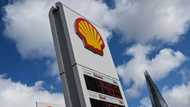 Shell profit tumbles on lower oil prices