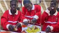 "I no fit stress myself": Frustrated young man dumps fork, uses his hands to eat chicken in video