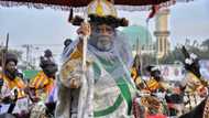 Yadda sabon Sarkin Kano ya yi wa Mahaifinsa Marigayi Sarki Ado Bayero tsirara