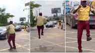 I don't feel ok If I don't do it in a day; Dancing traffic controller who has been doing the work for 19 years