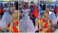 Funny video shows moment groom refuses to rock his bride as they dance, gives her space