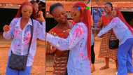 "You look like your mum": University graduate runs to celebrate with her mother on roadside, video goes viral