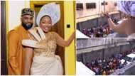 Mercy Chinwo performs from balcony as fans storm dad’s house on her wedding introduction day, video goes viral