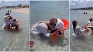 Lady spotted in video bathing her 94-year-old grandma with a chair in the ocean to make her dream come true