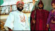 Drama as Davido cries out over dollars sprayed at his wedding: “Picker don turn overnight millionaire”