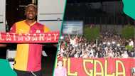 Thousands of Galatasaray supporters welcome Victor Osimhen at airport in Turkey, video