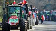 Polish farmers keep German border crossing blocked