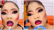 Video of lady getting her face made up leaves internet users with mixed feelings