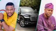 Yinka Ayefele receives car gift from Oyo governor, video trends online: “Congratulations sir”