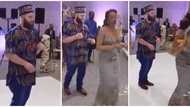 He was lost: Confused Oyinbo groom fails to get his Nigerian bride's dancing in clip, turns it to 'march-past'