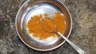 An amazing guide on how to use turmeric for face problems