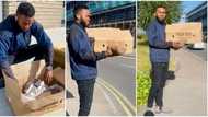 Video shows hardworking Nigerian man hawking yams in London, says he made N116k cash in 4 hours
