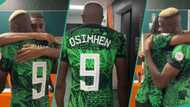 "They sold that match": Video of Osimhen crying in the dressing room goes viral, Iwobi hugs him