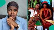 Jarvis' emotional reaction as she leaves her family home with Peller after customary rites trends
