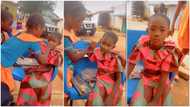 Kid shows off makeup skill, beautifies girl's face with her talent, video surprises adults online
