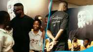 Rapperholic exhibition: Sarkodie surprises young students, gives them a tour of his legacy