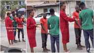 Young lady approaches 2 Hausa men, asks them for N100 and rewards them with N3000 in viral video