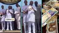 "Who be this man?" Anambra billionaire shares N5 billion at event, video causes frenzy online