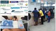 Banks send messages to customers as deadline nears to return old notes, offer 8% interest on savings