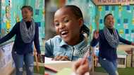 "Teacher of the Year": Lady uses dancing approach to teach little kids English & gain their attention in video