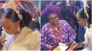 Emotional moment Mo Bimpe goes on her knees, gives her mum special gift at her wedding ceremony