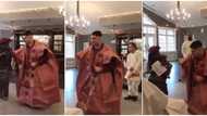 White man in native wear 'shakes body' to Yoruba song in viral video, Nigerians say his dance moves are funny