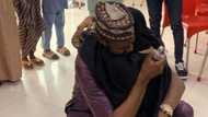 Bidiyon saurayi ya tsugunna tare da rungumo budurwa don neman aureta a Kano ya janyo cece-kuce