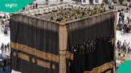 Saudi Arabia replaces Kaaba’s kiswa as Islamic new year 1447 begins, video emerges