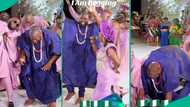 Men in ‘agbada’ join groom in doing funny dance steps as he “begs” to marry bride, video trends.