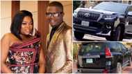 O Por: Funke Akindele screams as hubby cops 'tear rubber' Prado SUV 2 days after actress bought hers