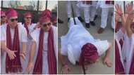 Real omo Naija: Hilarious video shows Oyinbo people learning how to dobale before Yoruba traditional wedding