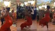 Lady in long one-armed dress steals show at wedding with sweet legs & hands dance moves, wows people in video