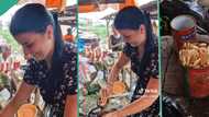"You tried": White woman spotted grinding ogbono soup inside Nigerian market, video causes buzz