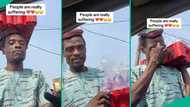 Elderly man hawking pure water begs for money to feed his 4 children, touching video trends