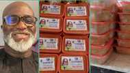Kind Nigerian pastor distributes plates of rice to fasting Muslims, photos go viral