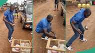 Funny hawker impresses netizens with skills he used to remove chaff from groundnuts