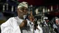 APC ta maida Atiku makaranta bayan ya ba Buhari wasu shawarwarin tattalin arziki