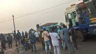 Panic as trigger-happy policeman shoots man whose truck spoilt on road dead, residents take action