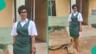 57-year-old mum of 4 attends secondary school's 40th reunion, her beauty and young look amaze people
