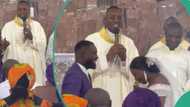 "It's okay": Officiating priest stops groom who kissed wife for too long, wedding video goes viral