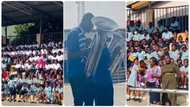 Children from different schools create beautiful memories with saxophonists singing "terminator"