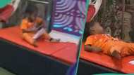 “She never know say she go find X tire”: Funny little girl falls on her mat after reading in video